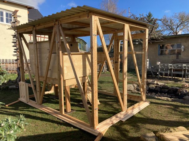 mobile Hühner Voliere mit Blechdach