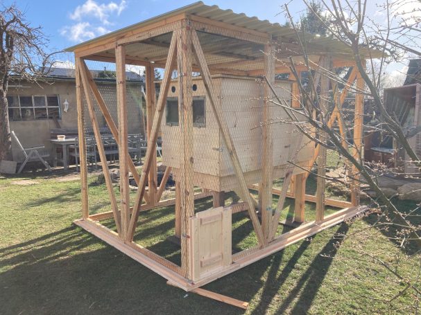 Voliere mit extra Auslauf